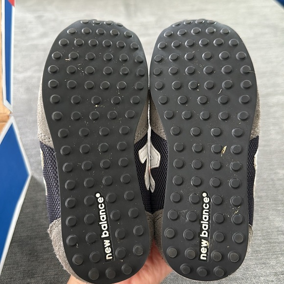 EUC NEW BALANCE 410 Velcro Sneaker - Picture 8 of 9